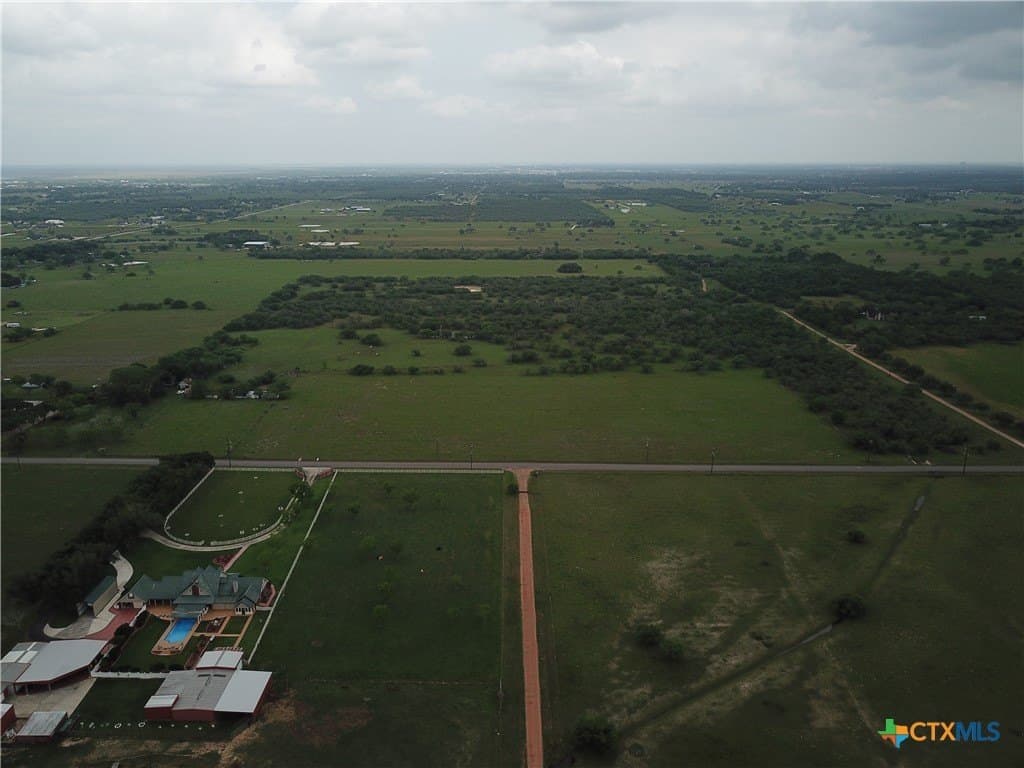 10 acres in Victoria County - photo 5