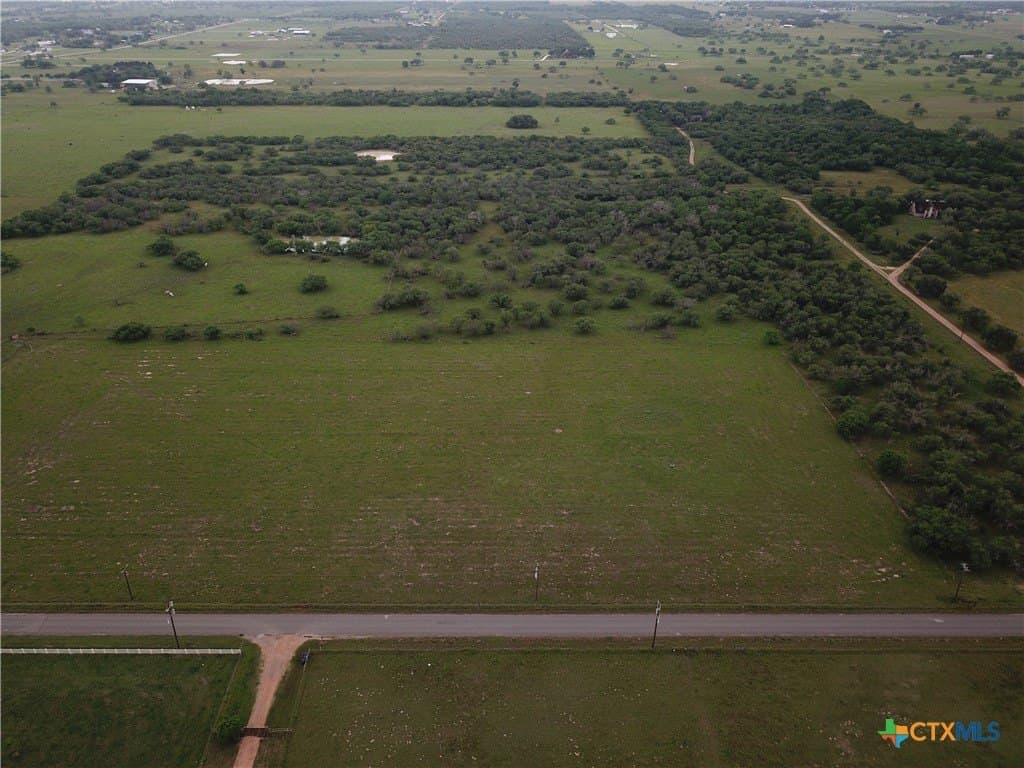 10 acres in Victoria County - photo 4
