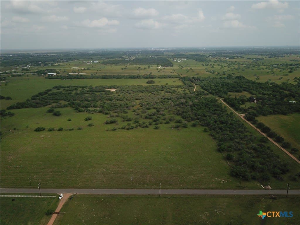 10 acres in Victoria County - photo 6