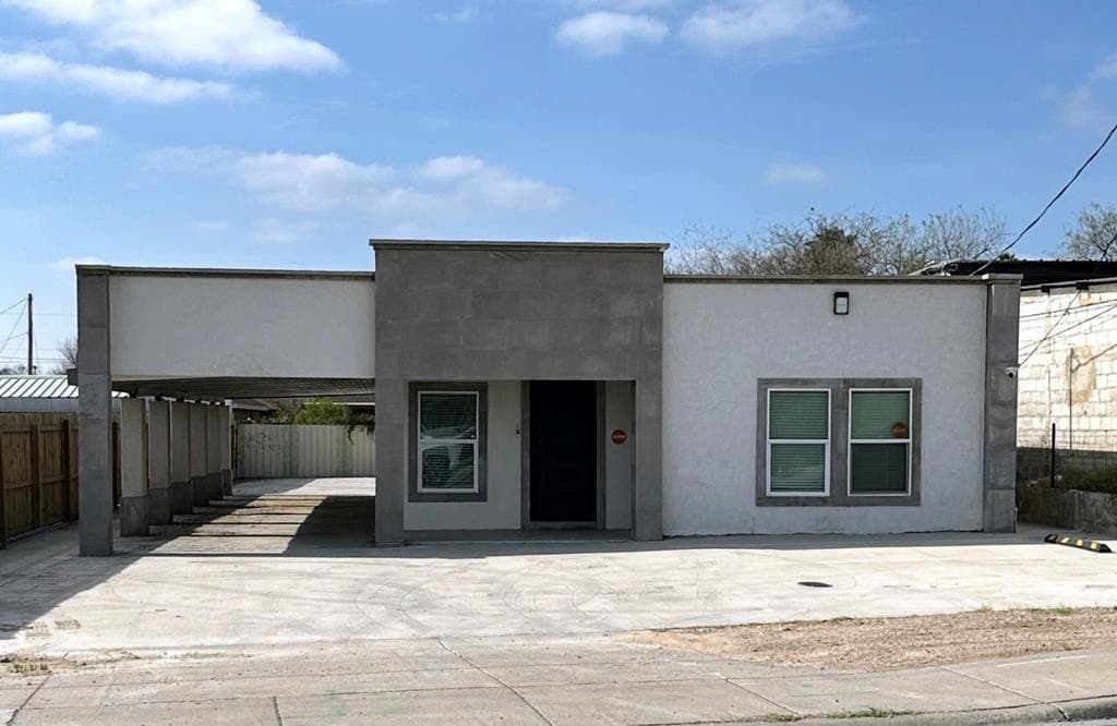 2879 Del Rio Hwy