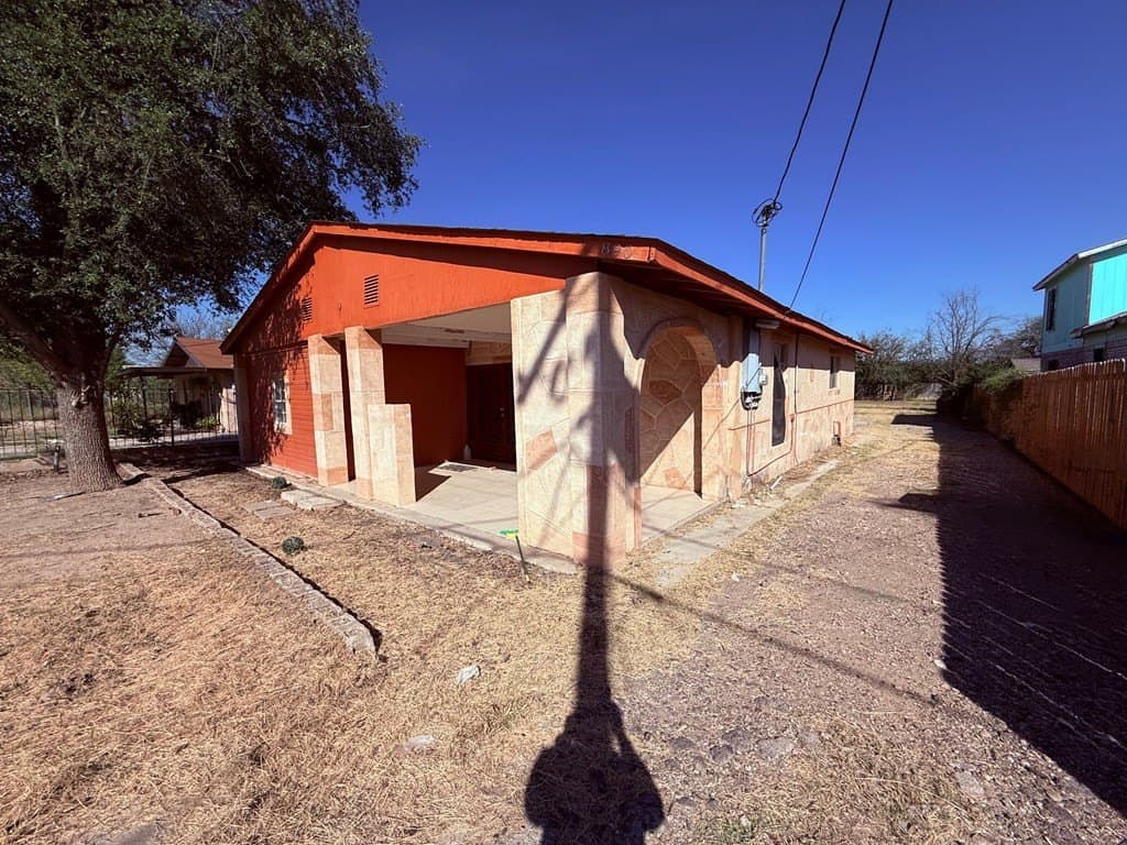 10,700 acres in Maverick County - photo 2