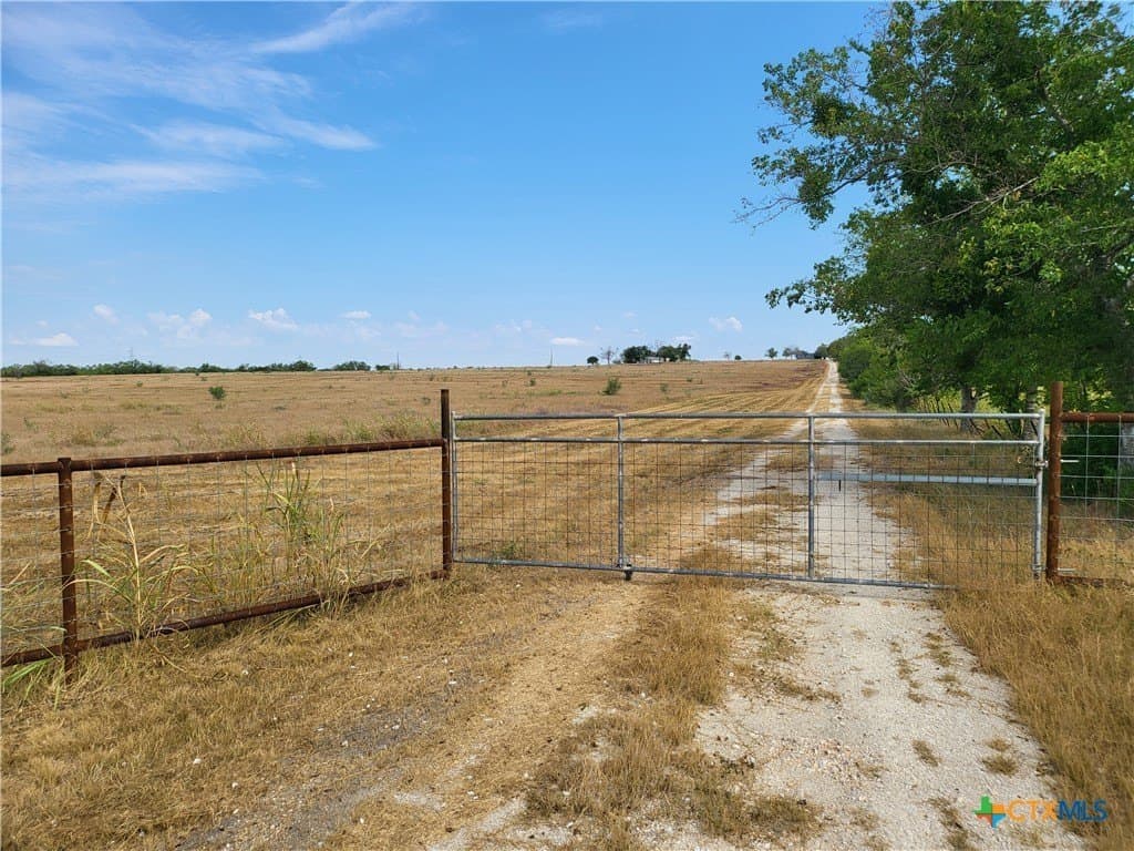 67.72 acres in Guadalupe County - photo 2