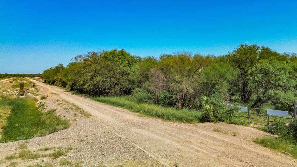 15.53 acres in Maverick County - photo 8