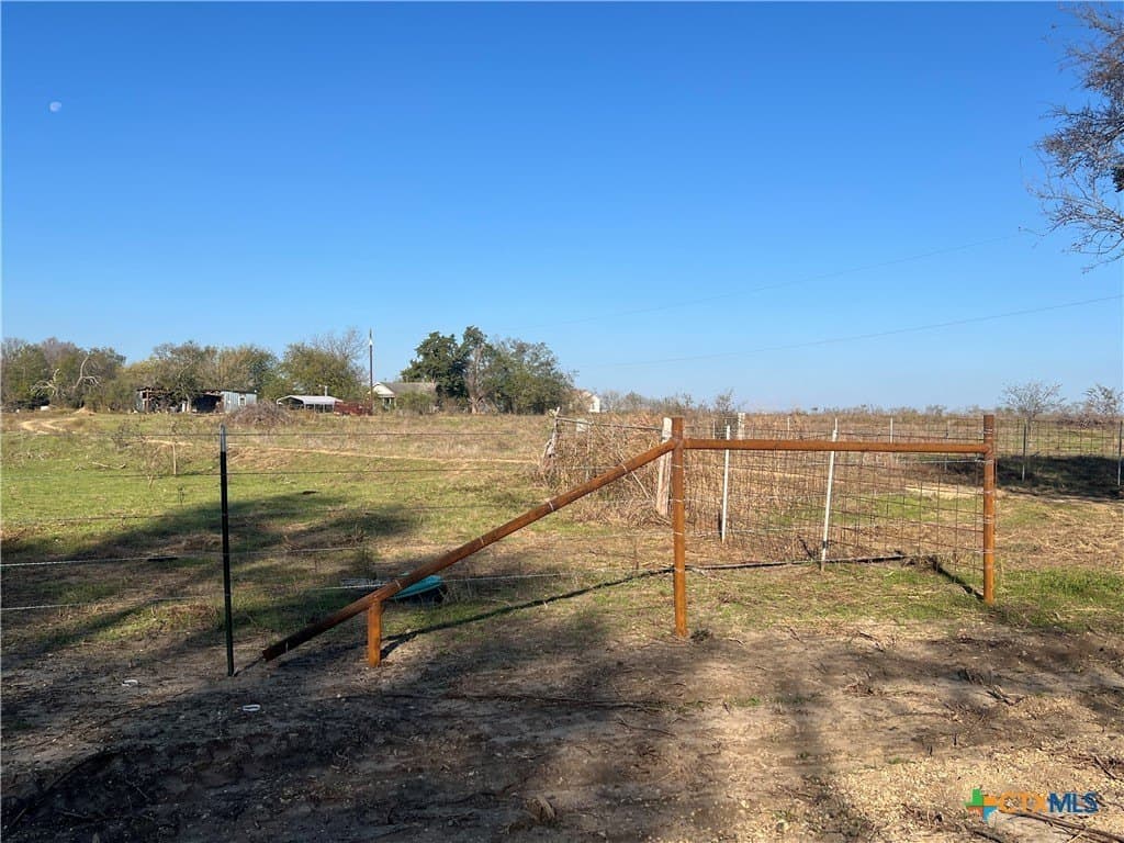 20 acres in Milam County - photo 4