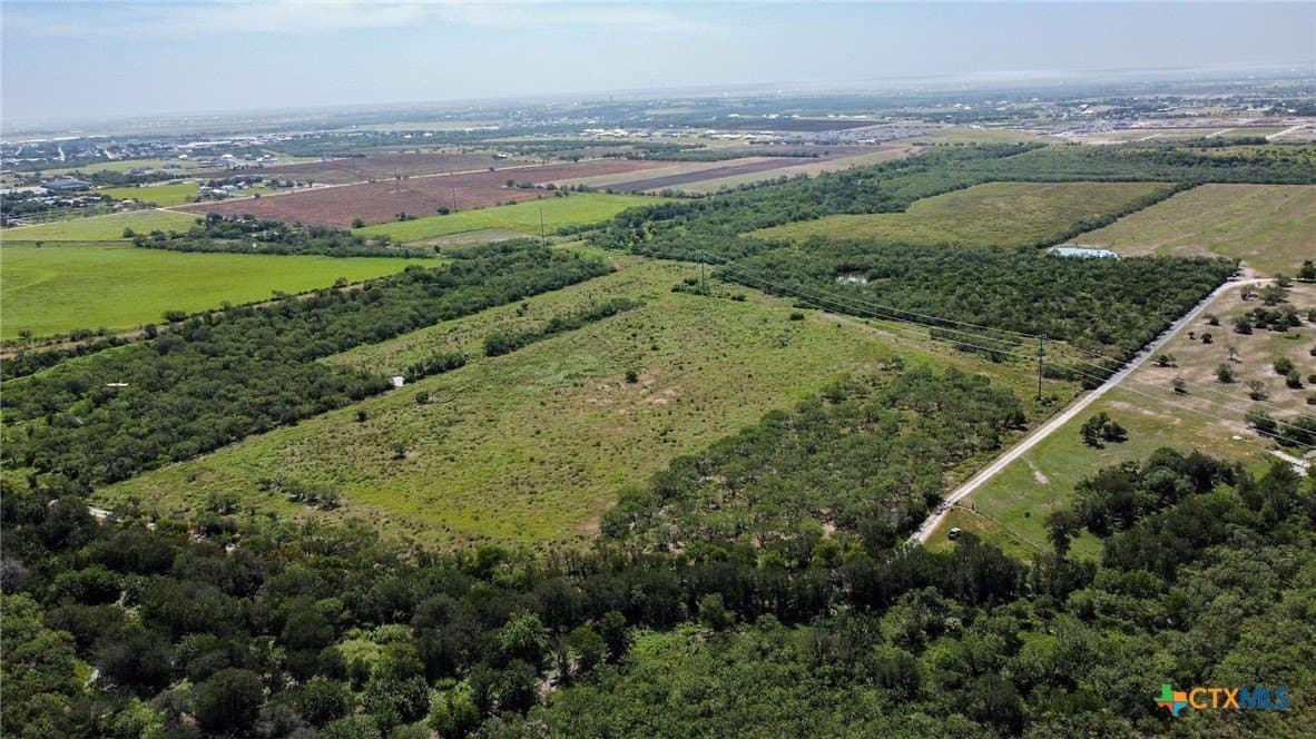 104.7 acres in Guadalupe County - photo 3