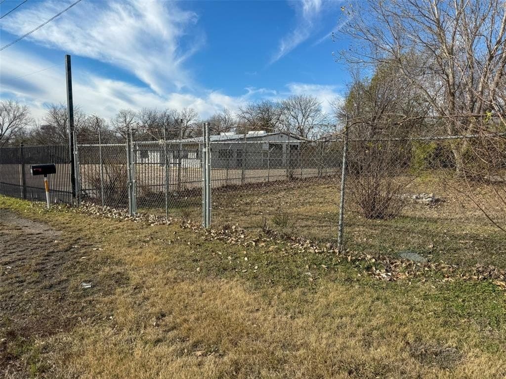 0.37 acres in Johnson County - photo 5