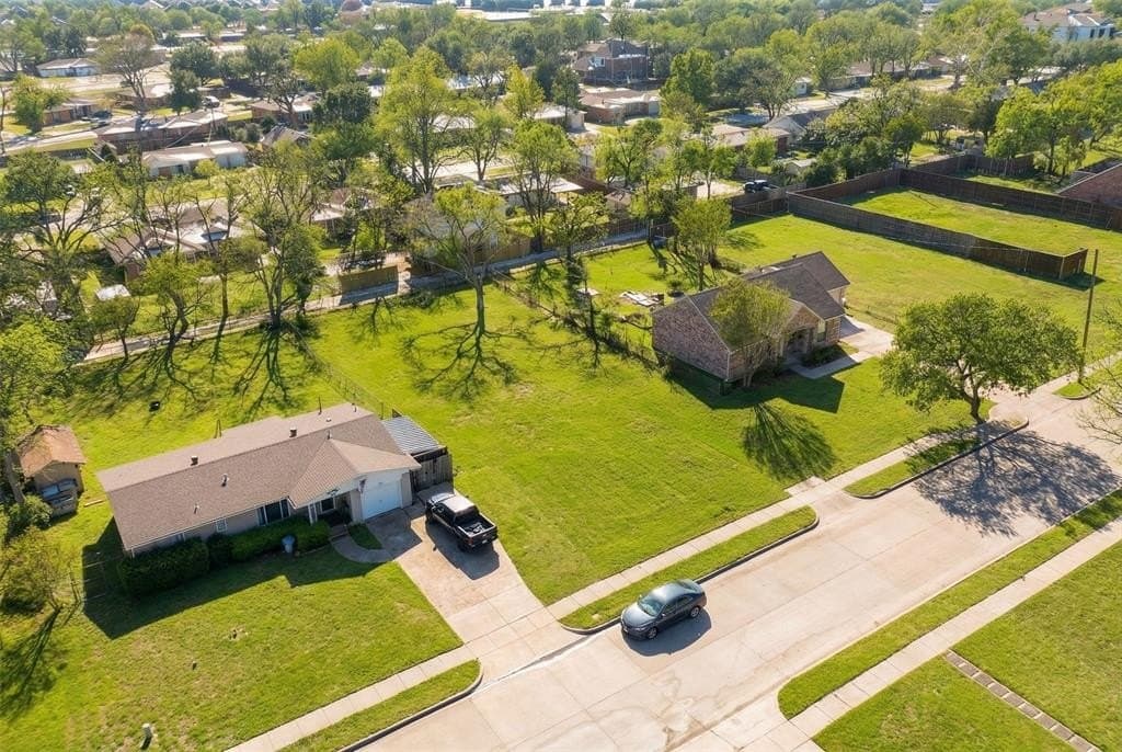0.25 acres in Dallas County - photo 4