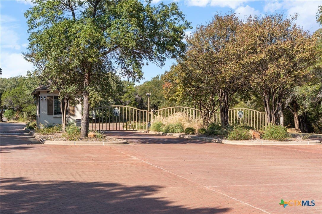 0.68 acres in McLennan County - photo 5