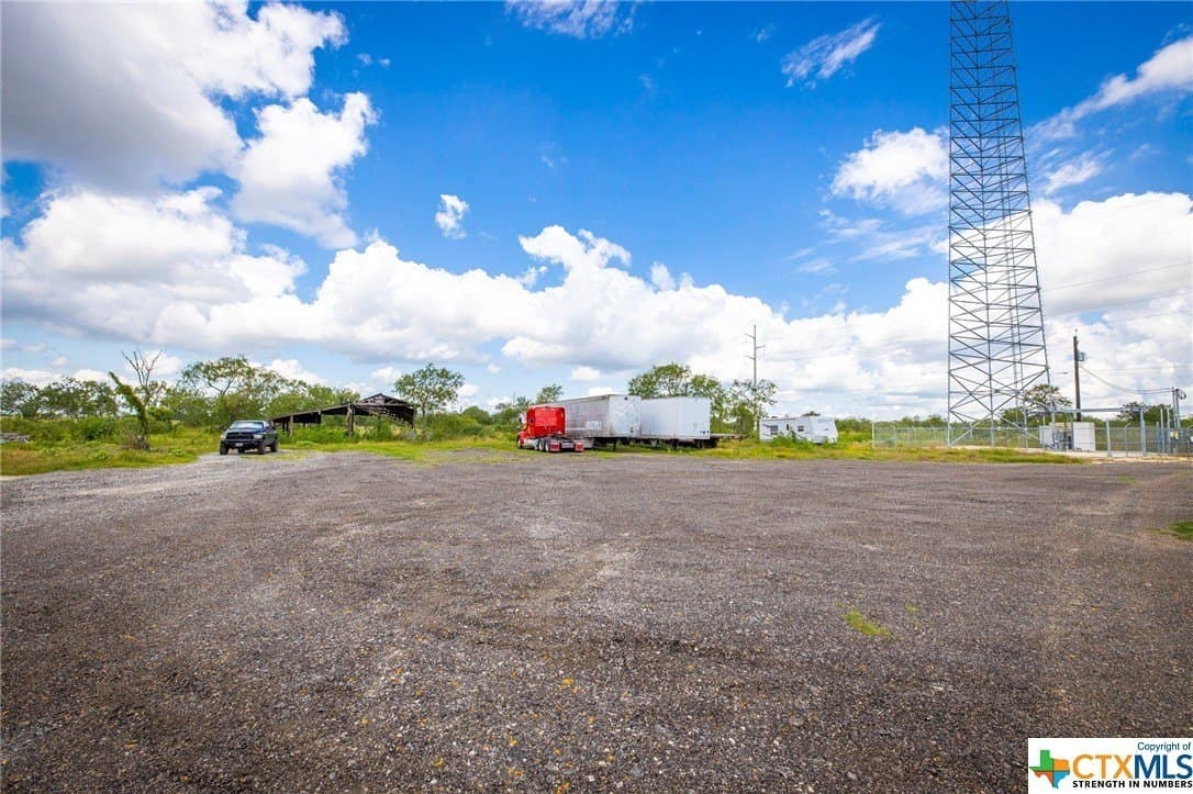 93.79 acres in Guadalupe County - photo 4