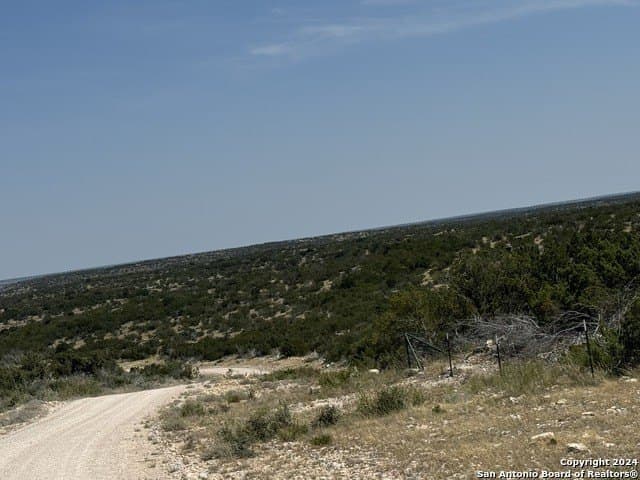50.16 acres in Val Verde County - photo 4