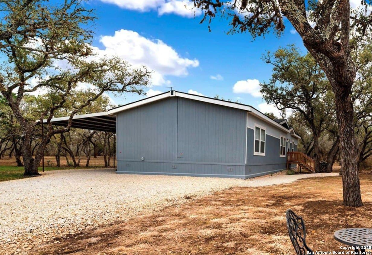 10.01 acres in Guadalupe County - photo 3
