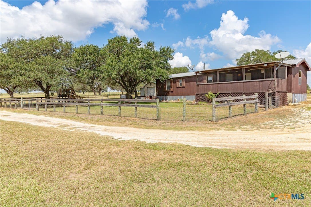 21.36 acres in Lavaca County - photo 9