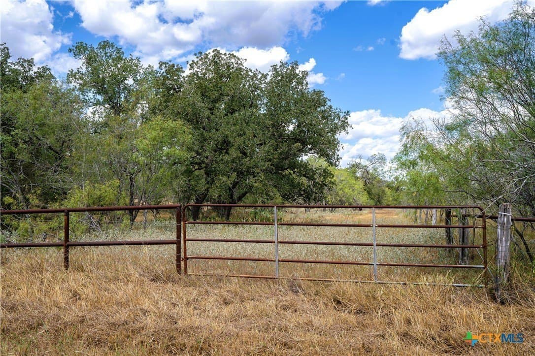 38.82 acres in Guadalupe County - photo 25