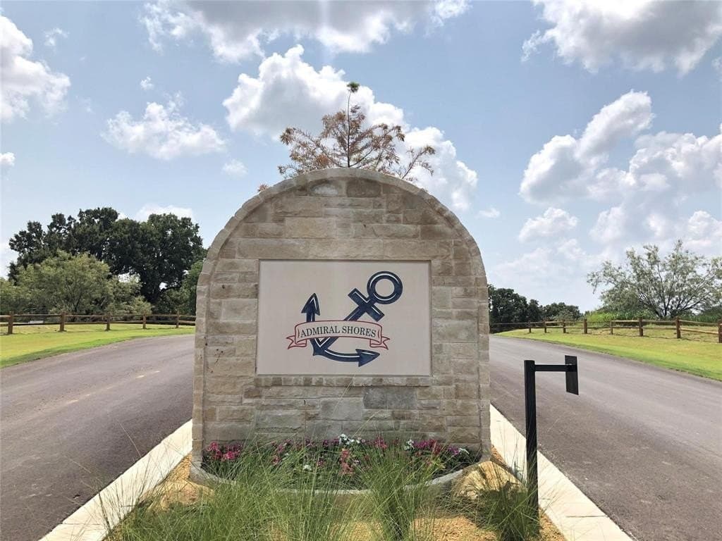 1.05 acres in Navarro County - photo 32