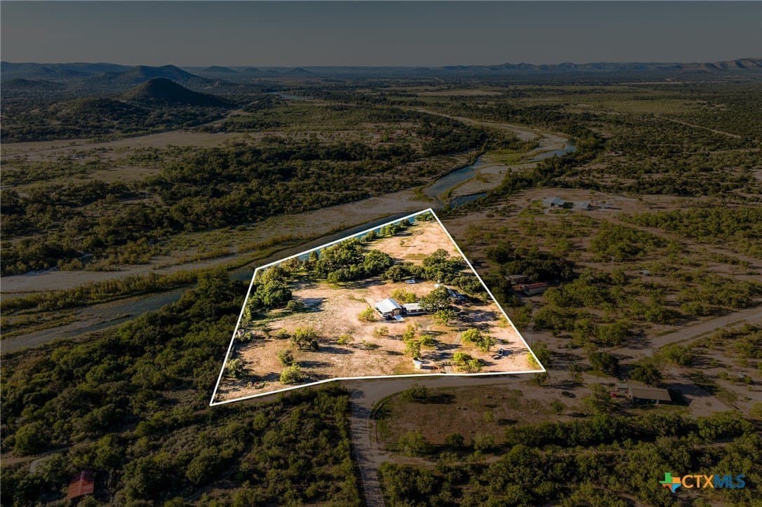 10 acres in Uvalde County - photo 3