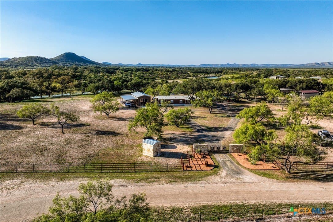10 acres in Uvalde County - photo 4