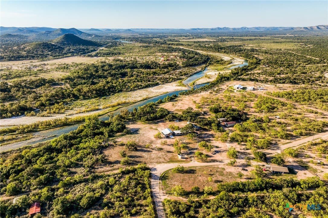 10 acres in Uvalde County - photo 2