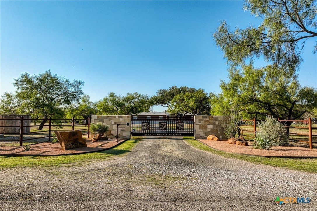 10 acres in Uvalde County - photo 5