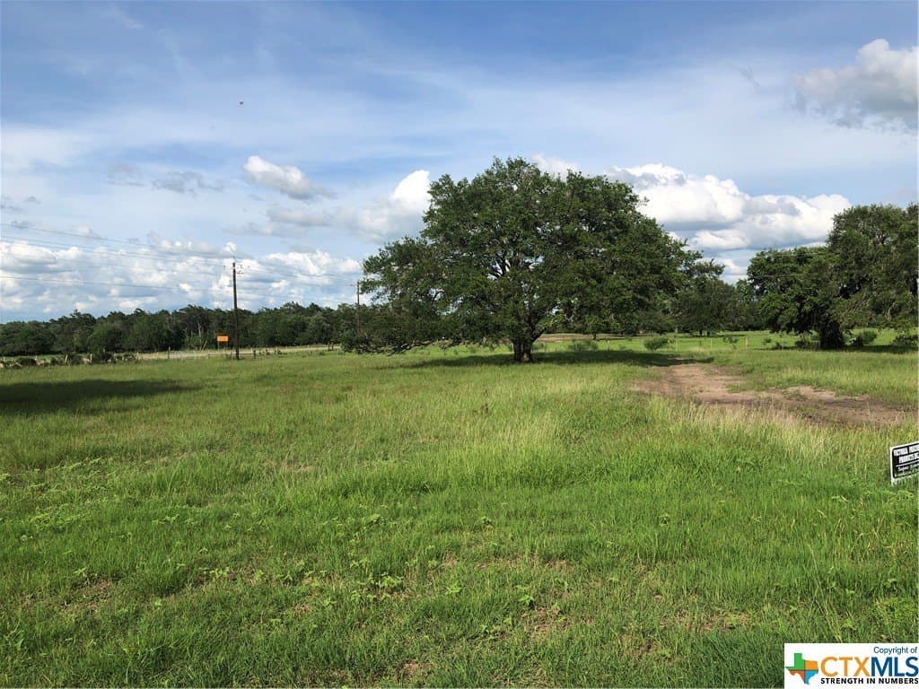 1.04 acres in Lavaca County - photo 4