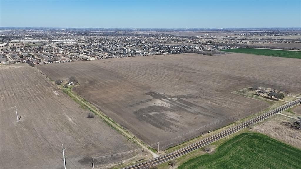 25.31 acres in Ellis County - photo 4