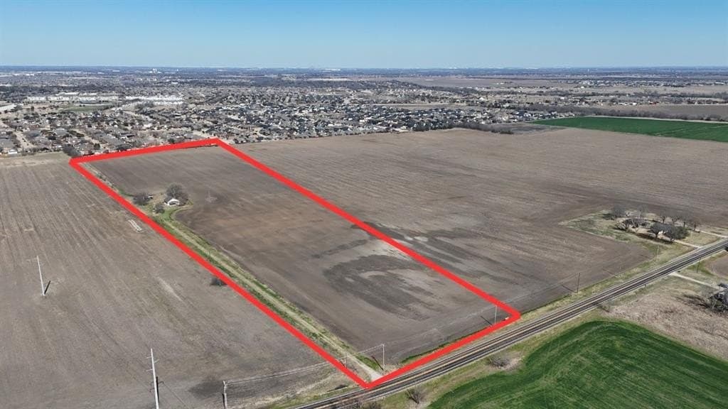 25.31 acres in Ellis County - photo 3