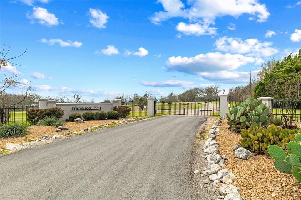 0.78 acres in Navarro County - photo 30