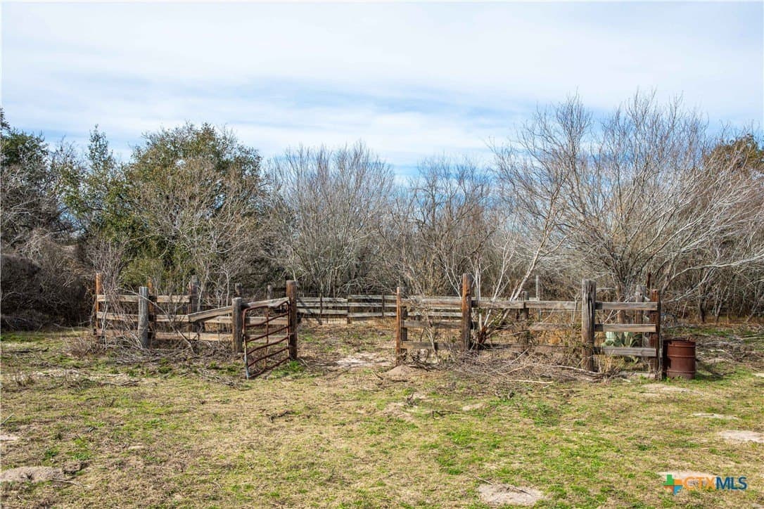 12.19 acres in Bee County - photo 5