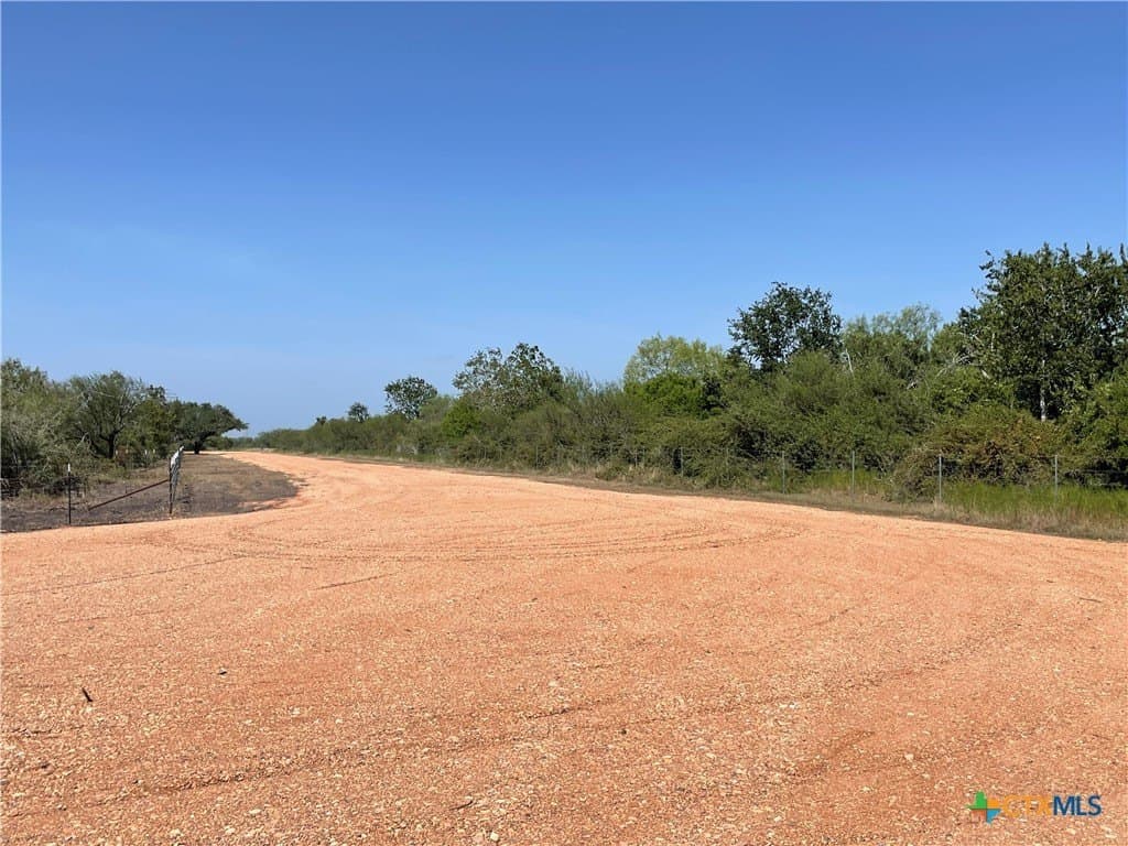 5.01 acres in Victoria County - photo 4