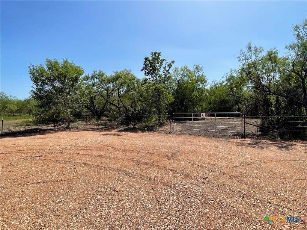 5.01 acres in Victoria County - photo 10