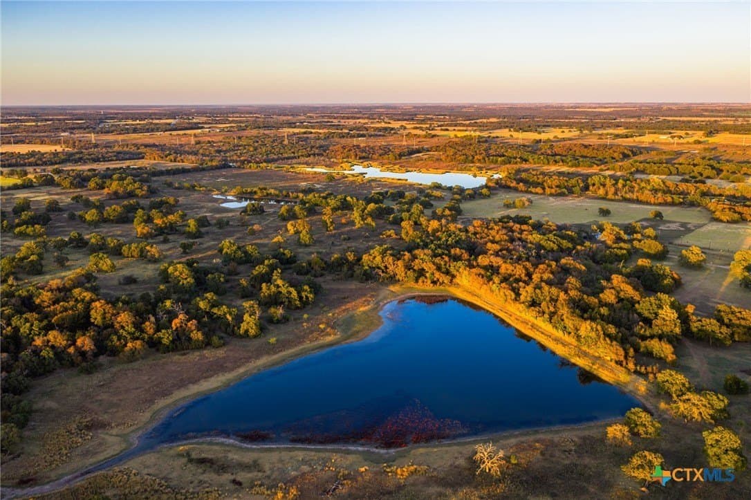 843 acres in Hill County - photo 4