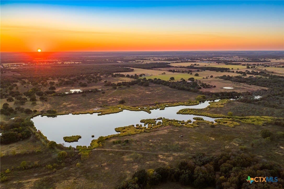 843 acres in Hill County - photo 2