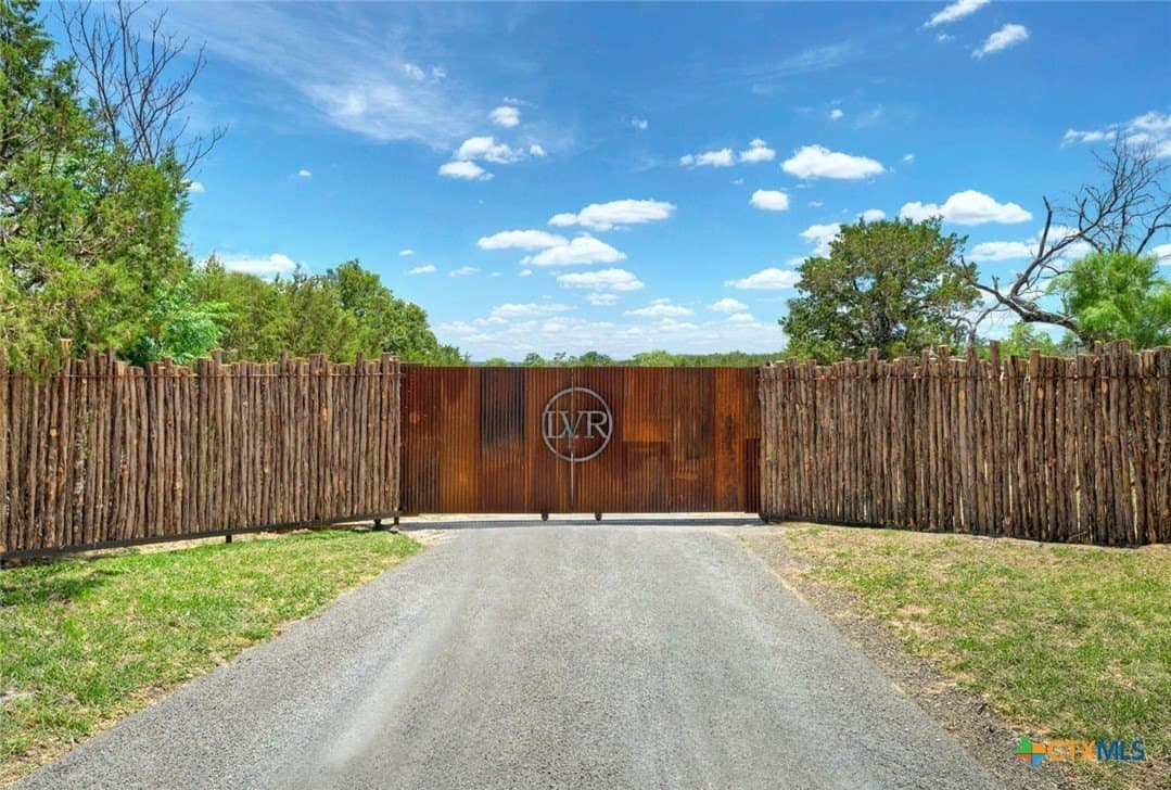 259.15 acres in Blanco County - photo 4
