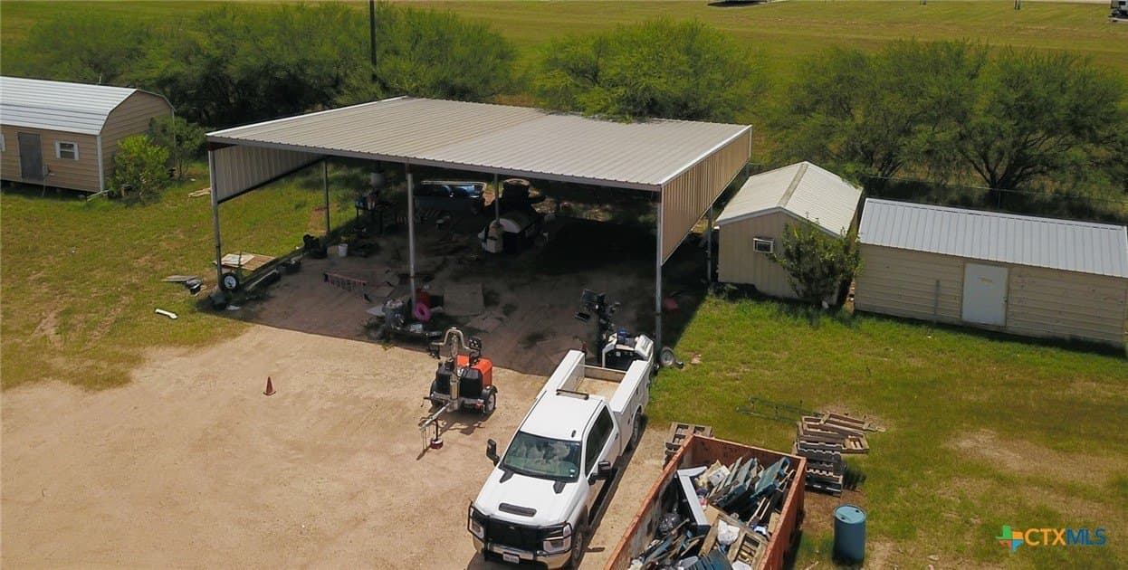 13.97 acres in Victoria County - photo 4