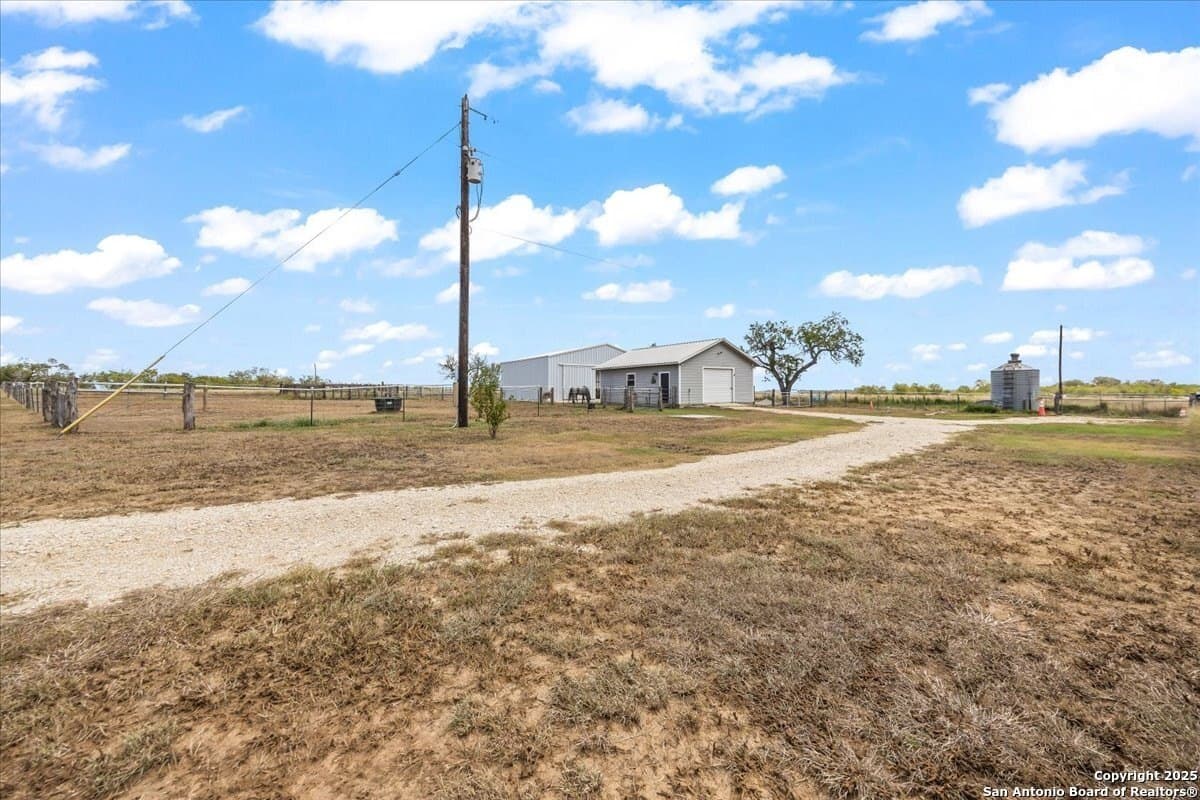 15.99 acres in Gonzales County - photo 32