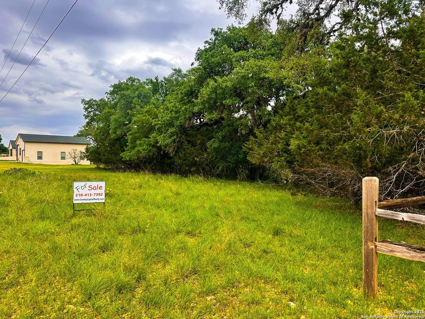 0.24 acres in Bandera County - photo 4