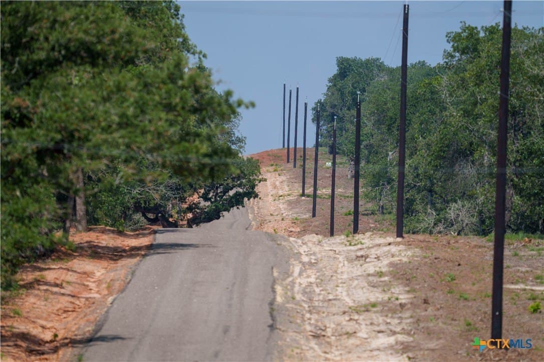 20 acres in Guadalupe County - photo 6
