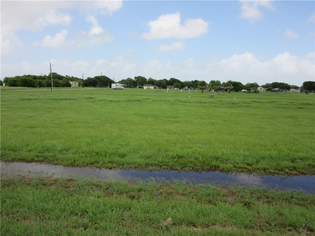 0.7 acres in Refugio County - photo 10