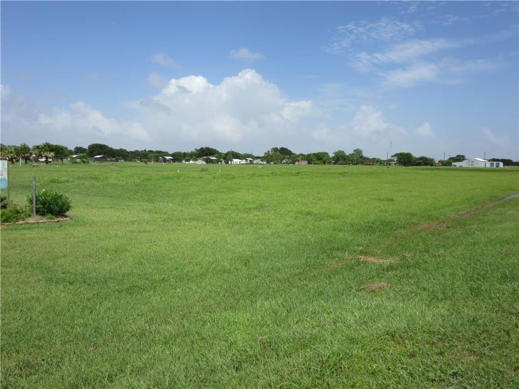 0.7 acres in Refugio County - photo 6