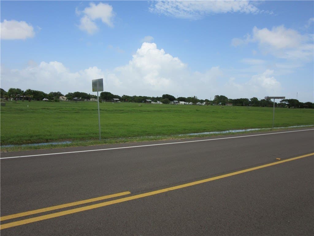 0.7 acres in Refugio County - photo 9