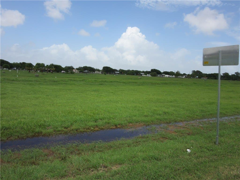 0.7 acres in Refugio County - photo 11