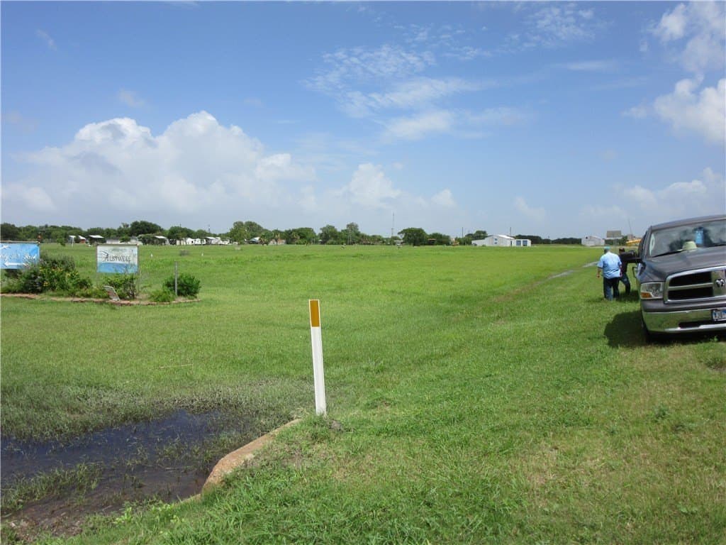 0.7 acres in Refugio County - photo 5