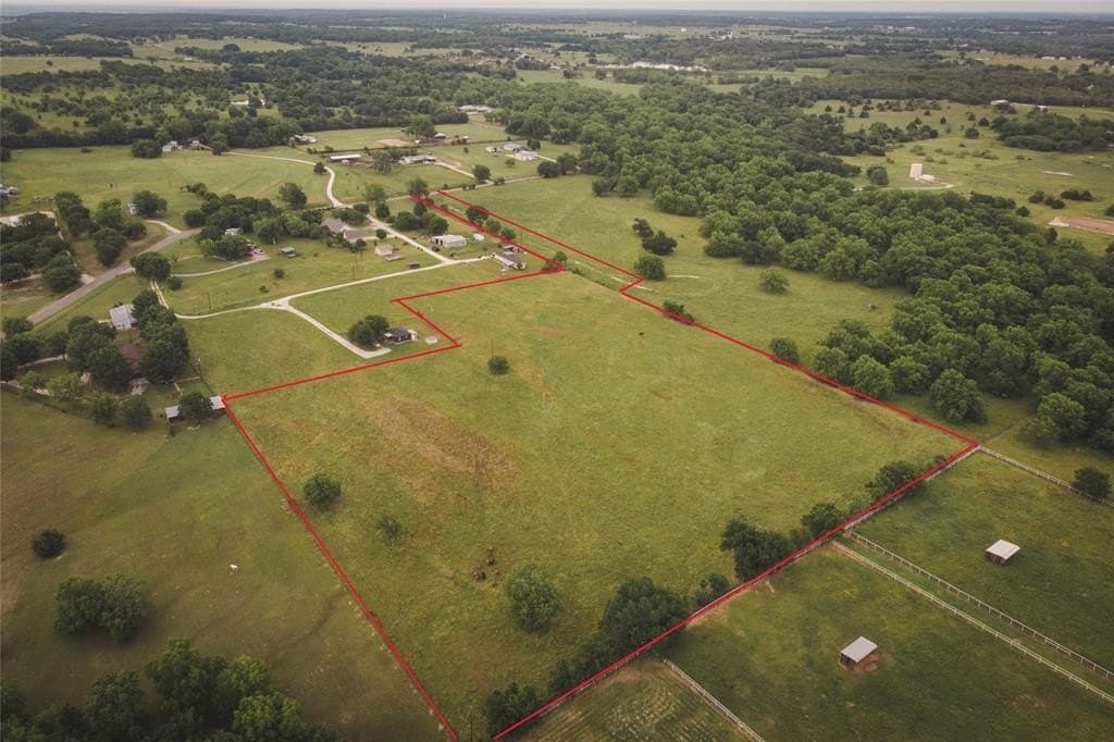 11.8 acres in Cooke County - photo 3