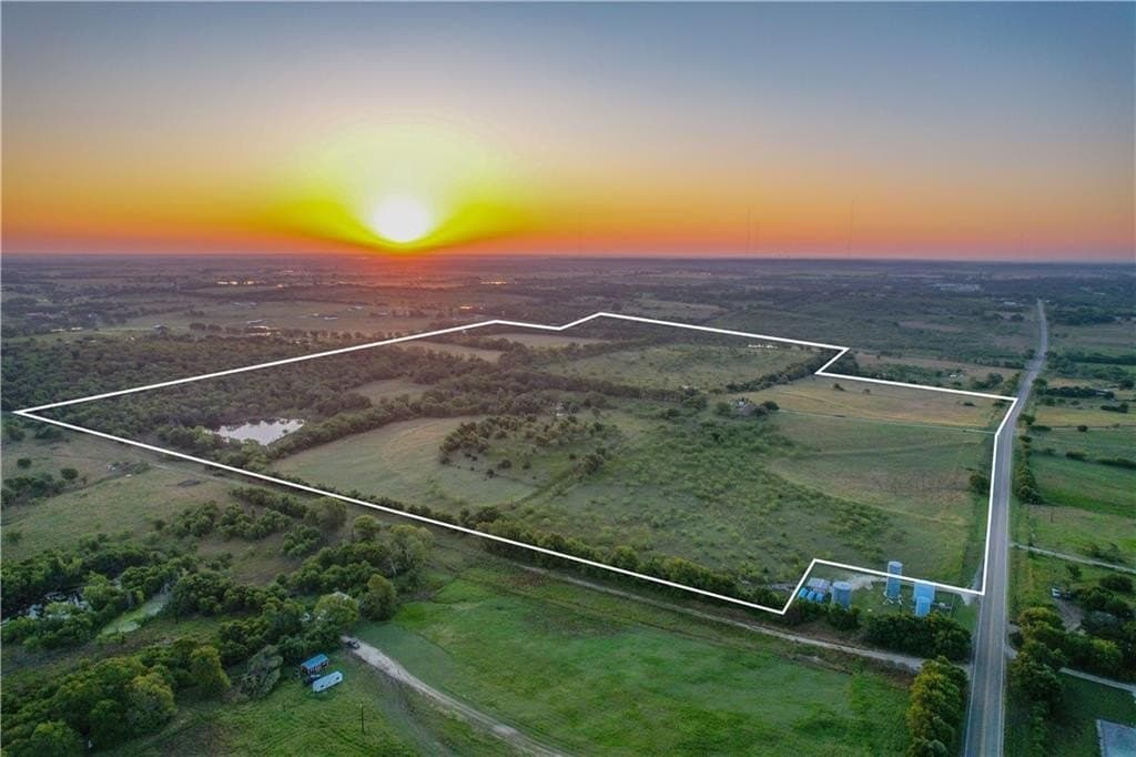121.34 acres in McLennan County - photo 2