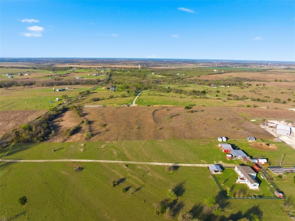 10 acres in McLennan County - photo 4