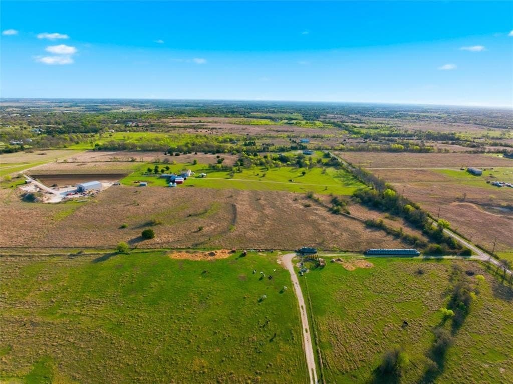 10 acres in McLennan County - photo 3