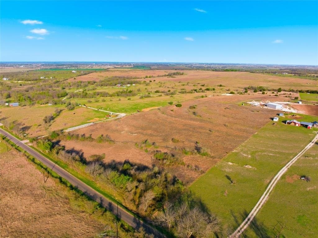 10 acres in McLennan County - photo 2