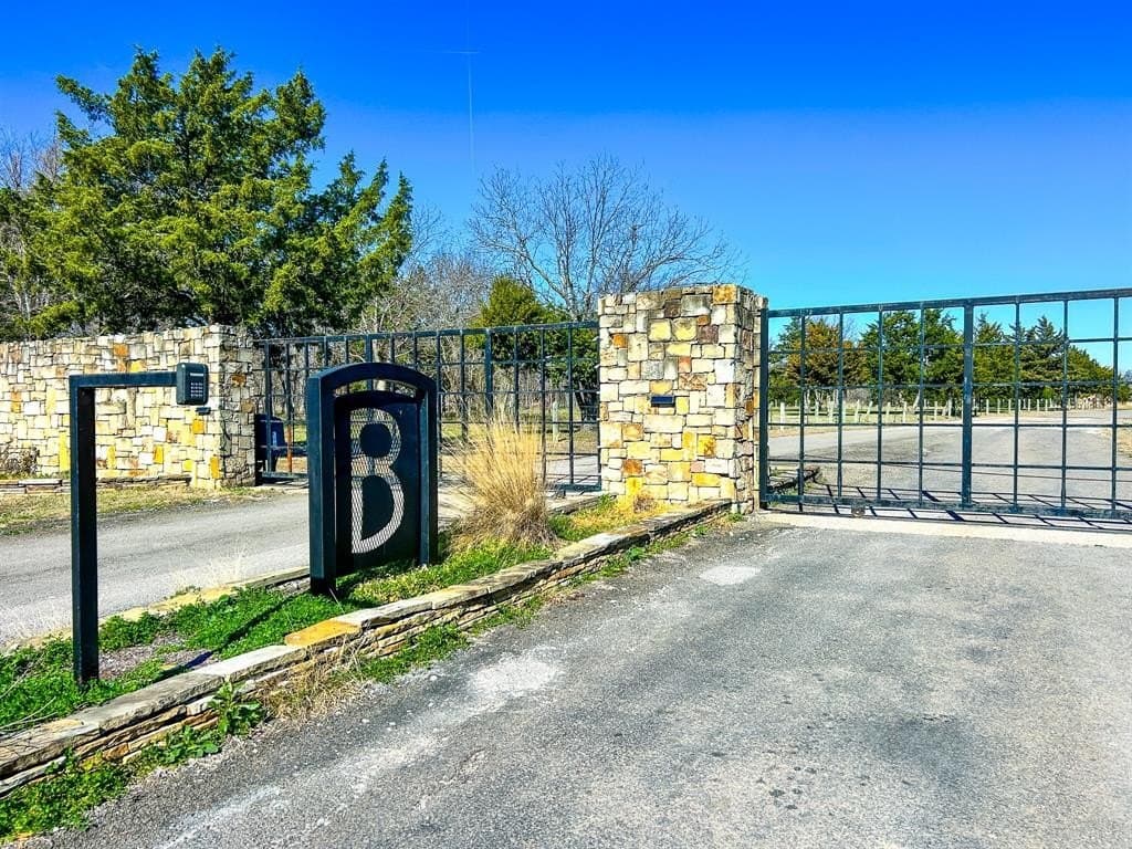 0.8 acres in Navarro County - photo 11