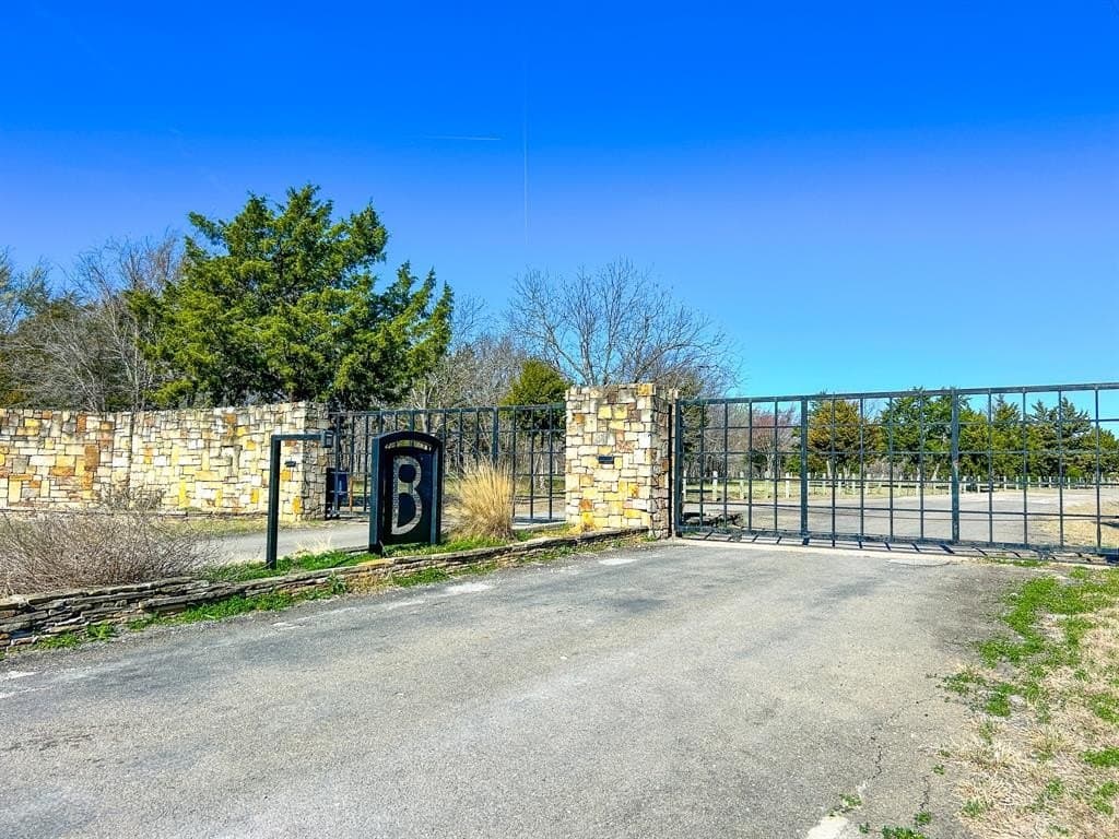 0.8 acres in Navarro County - photo 3