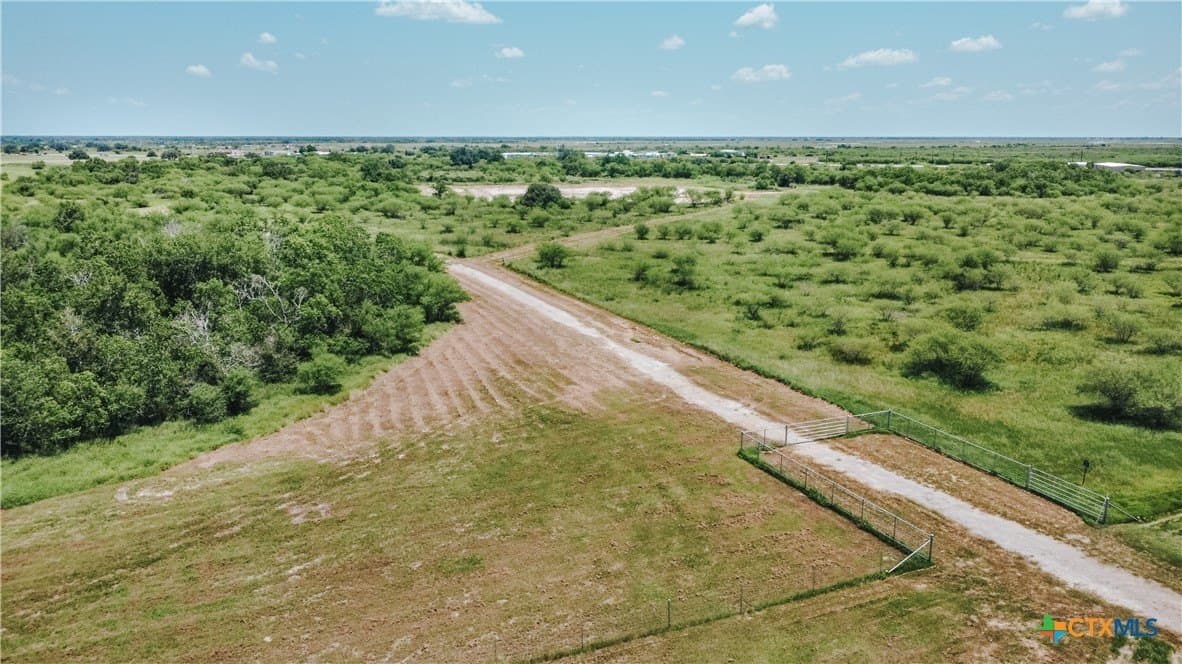 20 acres in Victoria County - photo 9