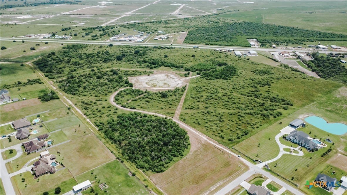 20 acres in Victoria County - photo 2